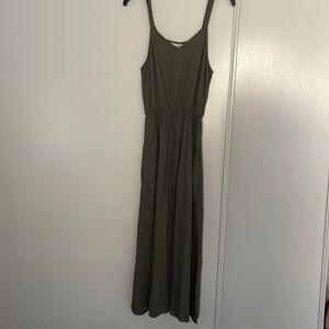 Green dress with pockets